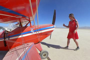 skirt_handprop_9x16.mp4